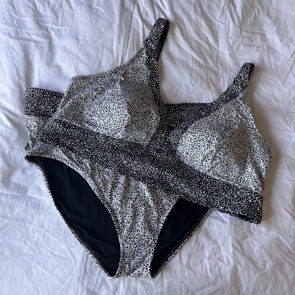 REPOSH - Black & White Speckled Women’s Bikini Set